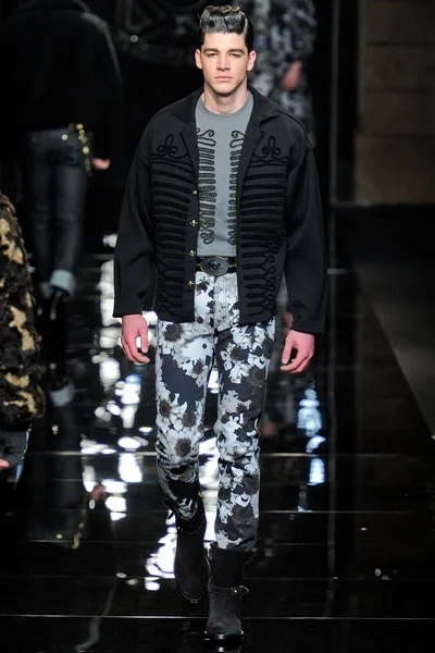 Look 25
